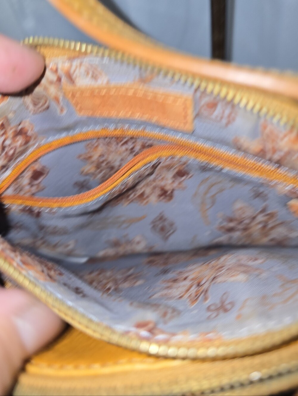HOBO GENUINE Leather 3 DEVIDER Crossbody Bag with Quilted Designed - Picture 2 of 12